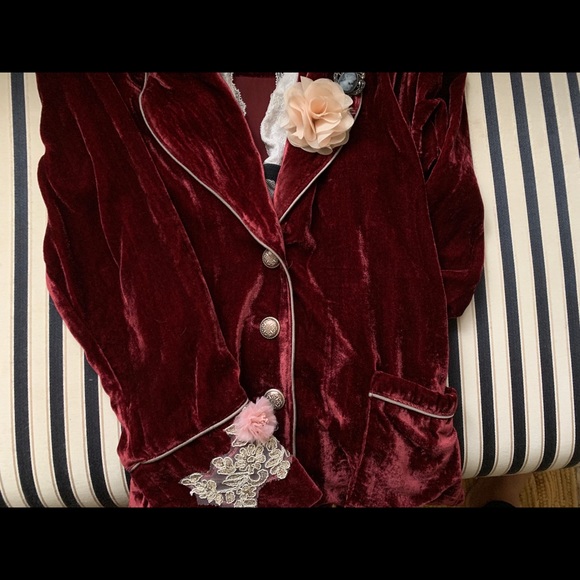 velvety ladies smoking jacket - Picture 5 of 5